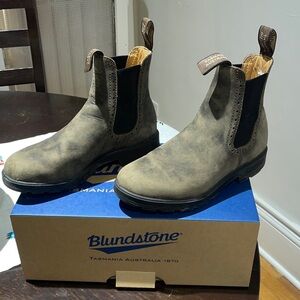 Blundstone Distressed Tan Leather Boots